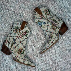 Demi Floral Tapestry Boots 8.5